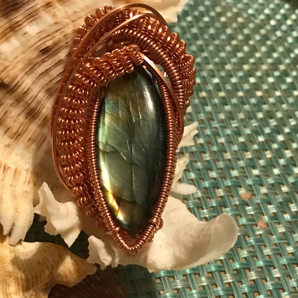 Green Labradorite Pendant - Picture 2 of 2